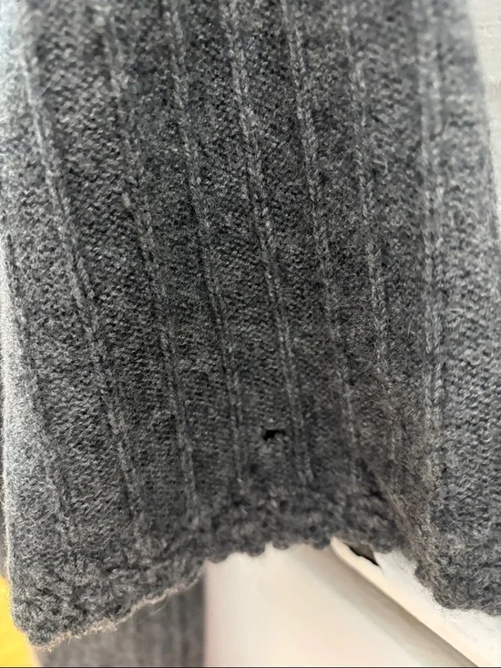 Juicy Couture Gray Cashmere Wool Peplum Short Sleeve Scoop Neck with Pink Label - Picture 7 of 7